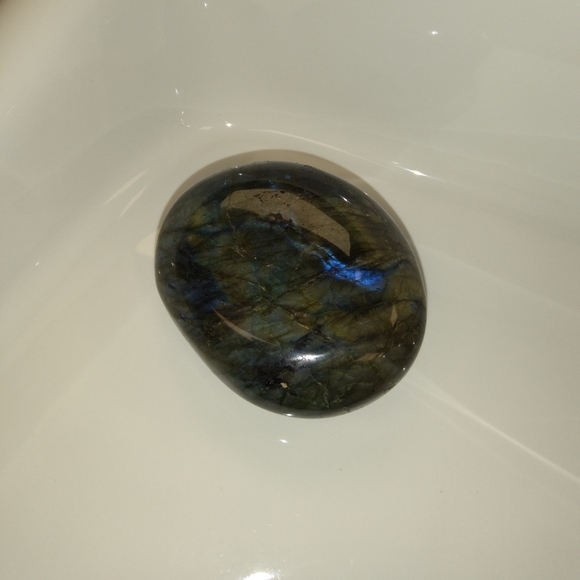 Labradorite Stone - Picture 3 of 5